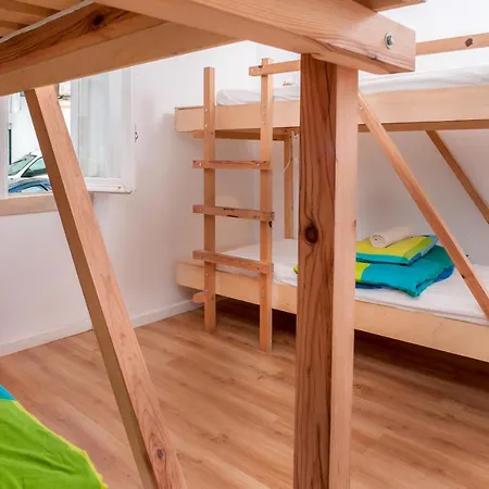 - & Dorms * Назаре