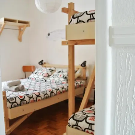 - & Dorms 호스텔