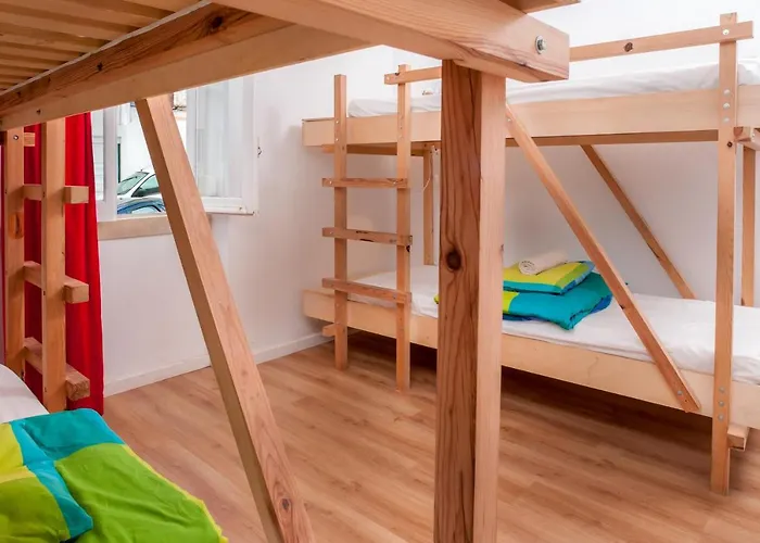 - & Dorms * Назаре