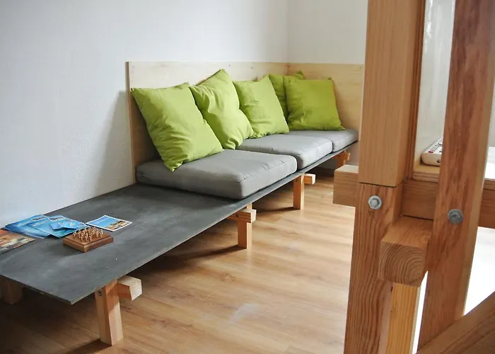 - & Dorms Хостел *