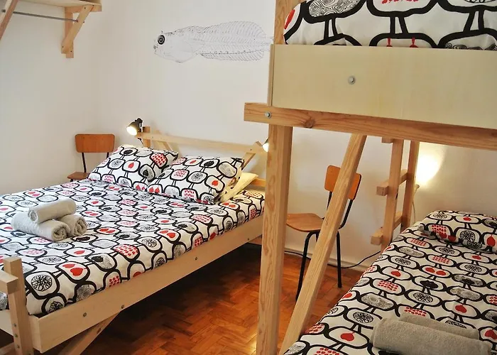 - & Dorms Хостел Назаре