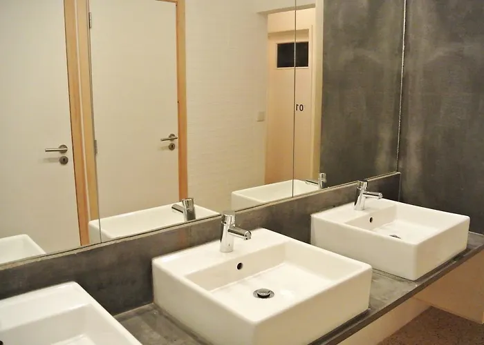 - & Dorms * Назаре