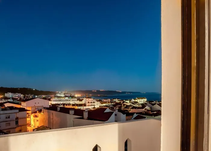 - & Dorms Хостел Назаре