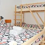 - & Dorms 旅馆 *