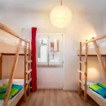 - & Dorms * Nazaré