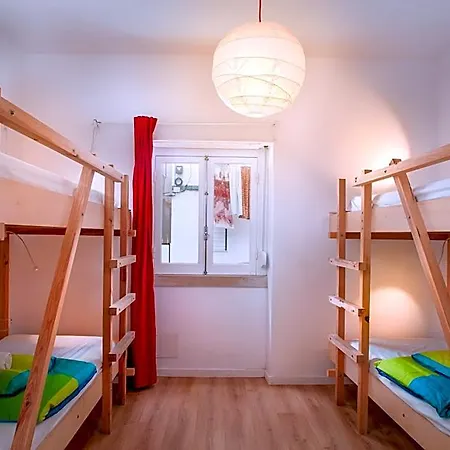 - & Dorms Albergue