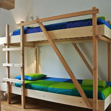 - & Dorms אכסניה נאזרה