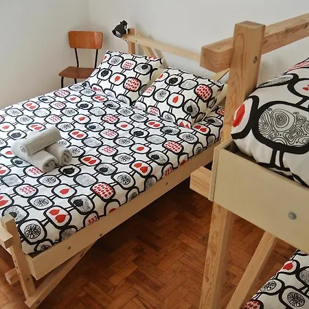 - & Dorms Albergue *