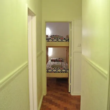 אכסניה - & Dorms