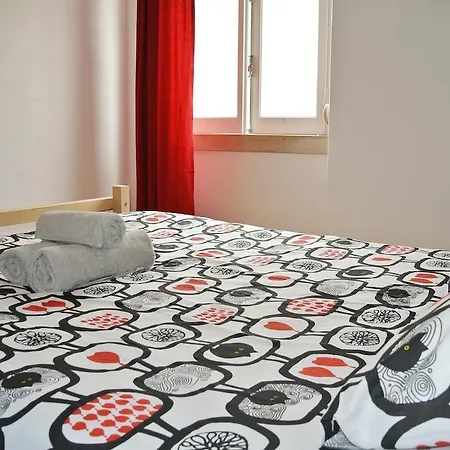 - & Dorms Назаре