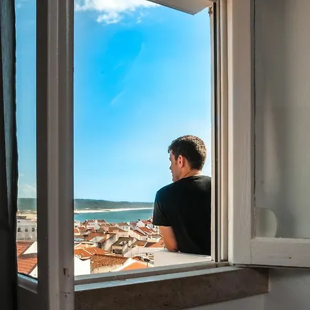 - & Dorms אכסניה