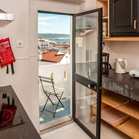 - & Dorms אכסניה נאזרה