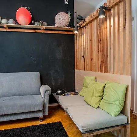 אכסניה - & Dorms