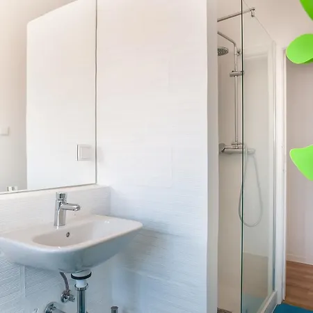 אכסניה - & Dorms נאזרה