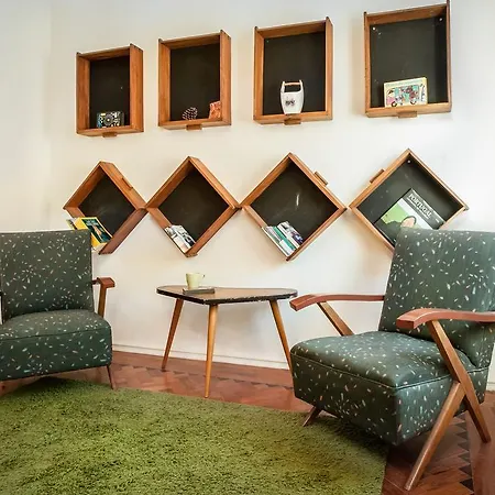 - & Dorms אכסניה *