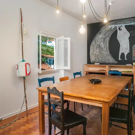 - & Dorms * נאזרה