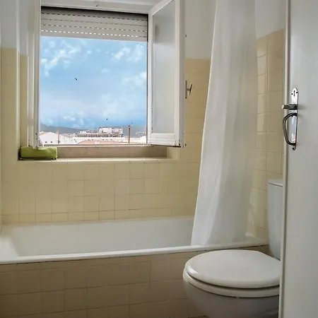 - & Dorms אכסניה נאזרה