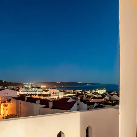 - & Dorms אכסניה נאזרה