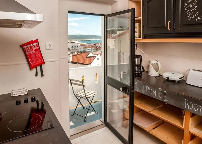 - & Dorms Hostel Nazaré